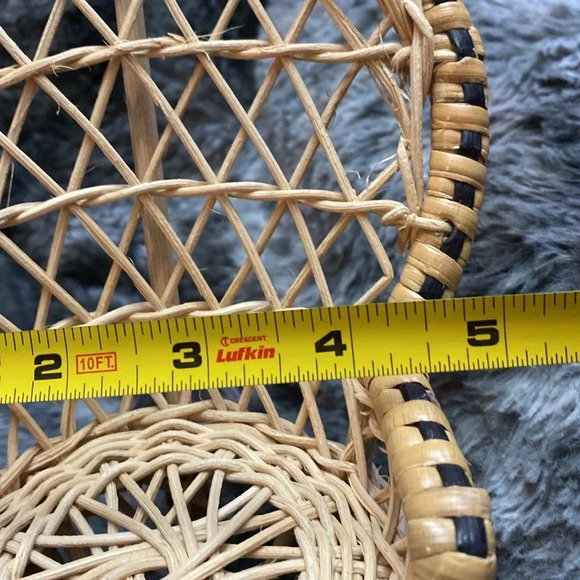 3 Vintage Miniature Wicker Rattan Peacock Chairs and 1 table - Picture 16 of 16